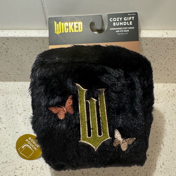 Women's Wicked Embroidered Cozy Gift Set Pouch, Cozy Socks(4-10)& Eye Mask NIB - Picture 5 of 5